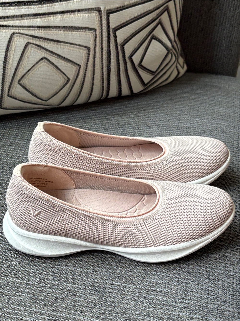 Like New Vivaia Walker Pro Hybrid Ballet Flats - Size 5.5-6 (36) - Picture 5 of 6